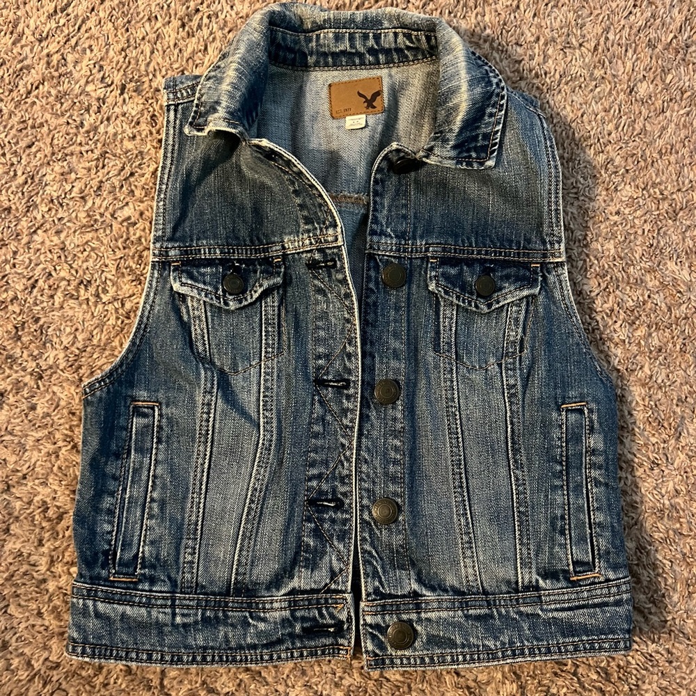 American Eagle denim vest size small